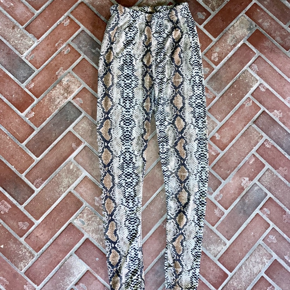 Sexy Snake Skin Side Slitted Leggings